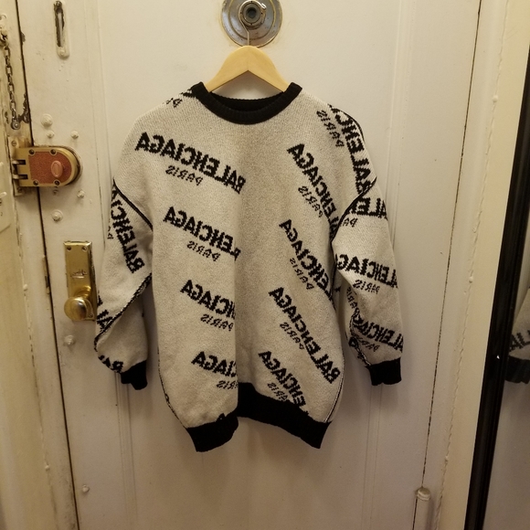 Balenciaga  Iconic Logo Sweater - Picture 10 of 13